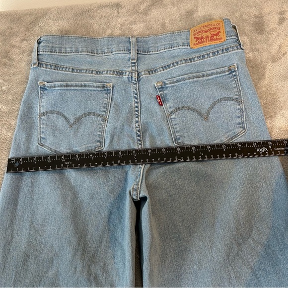 Levi’s 318 SHAPING WIDE LEG WOMEN'S JEANS Light Wash Color Blue Size 29 - Picture 12 of 16